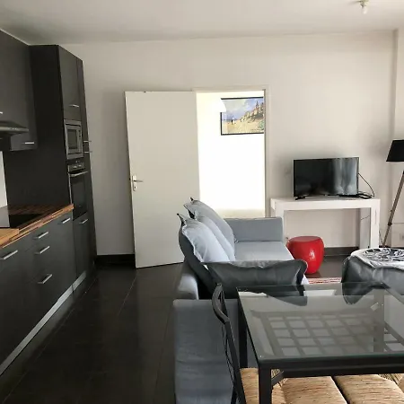 Superbe Deux Pieces Vue Avec Jardin